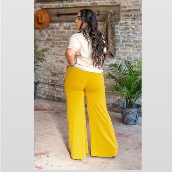 The “Lauren” Pants Plus Size - Picture 2 of 3